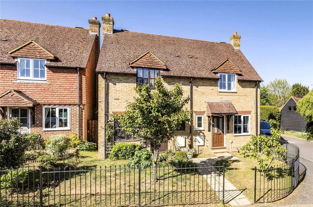 2 bed house for sale — Farncombe Street, Godalming, Surrey, GU7 3LJ