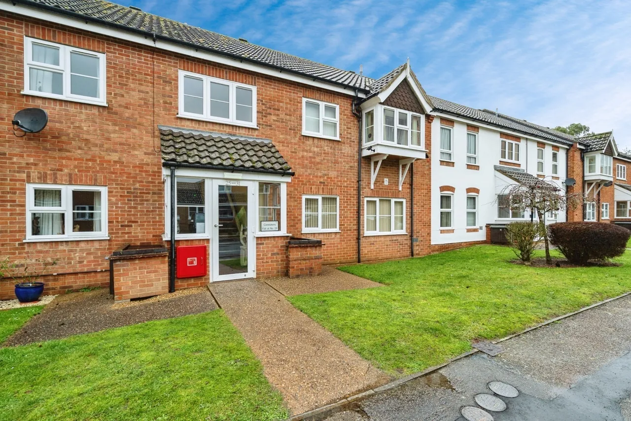 2 bed flat for sale — St. Margarets Gardens, Hoveton, Norwich, Orfolk, NR12