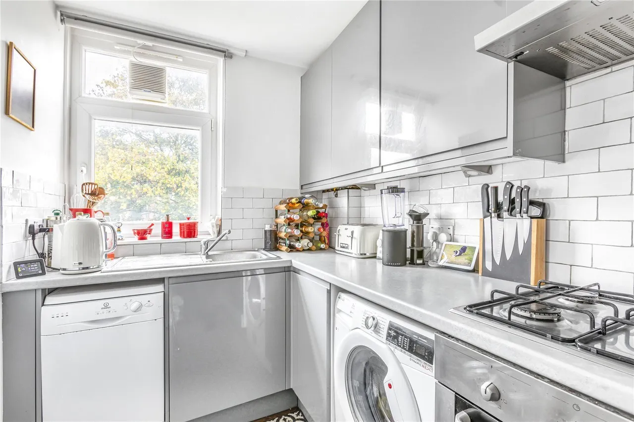 Hunter Close, London, SW12, photo 2