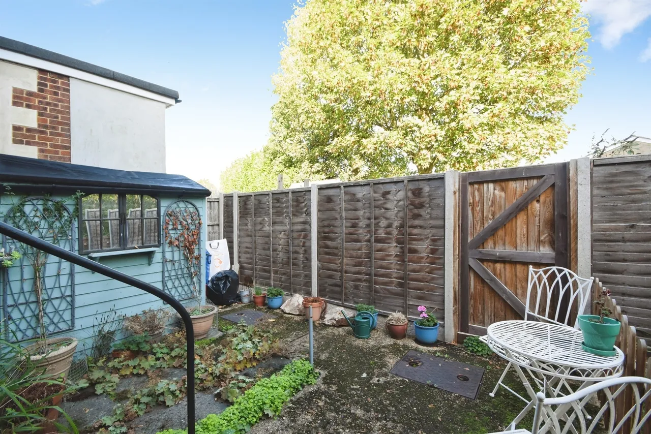 Hampden Crescent, Warley, CM14, photo 4