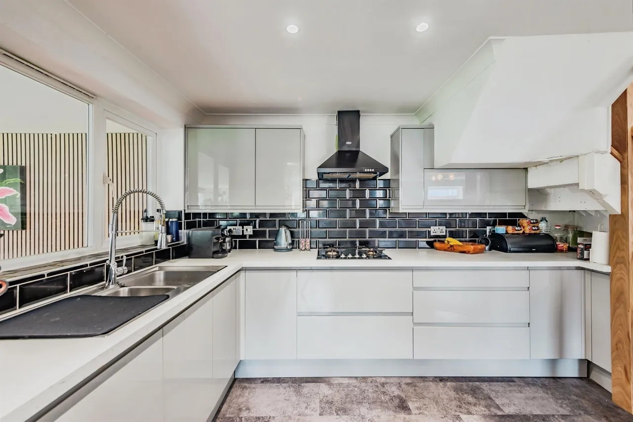 3 bed house for sale — Calluna Drive, Copthorne, Crawley