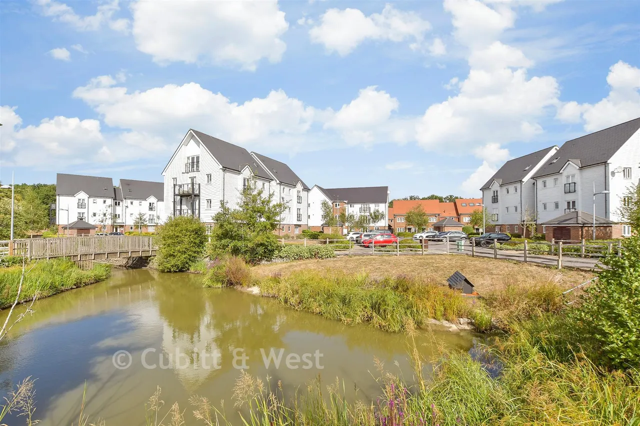 Bricklayer Lane, Faygate, RH12, photo 3
