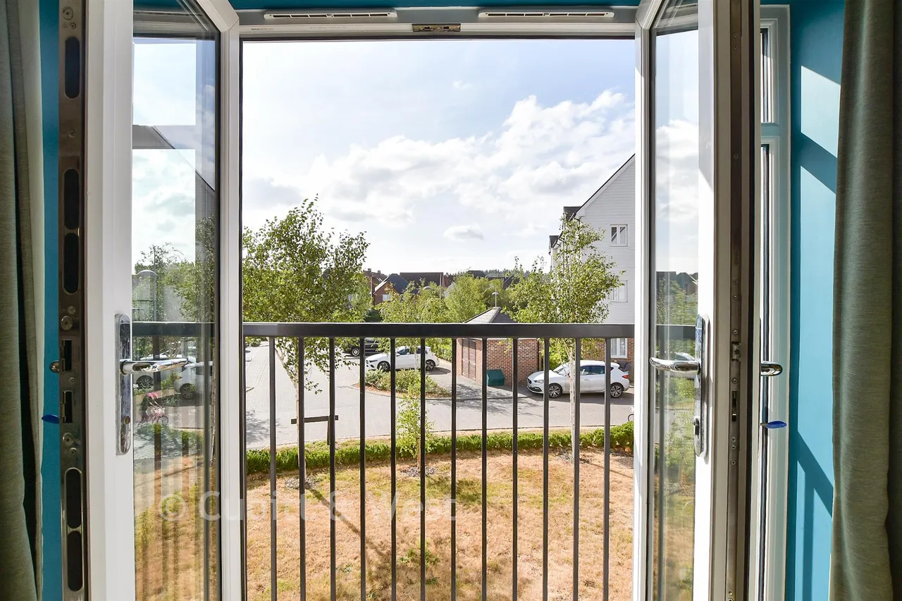 Bricklayer Lane, Faygate, RH12, photo 16