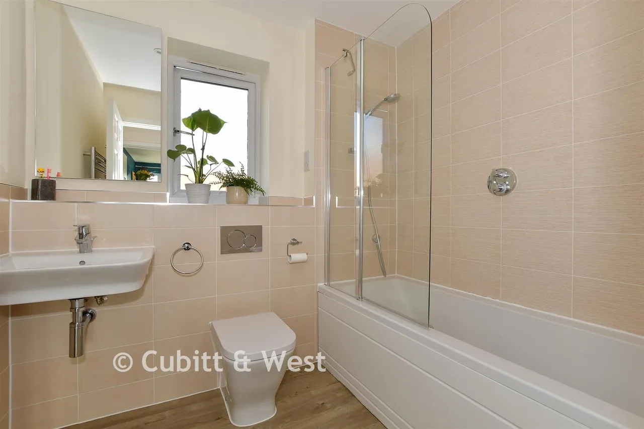 Bricklayer Lane, Faygate, RH12, photo 15