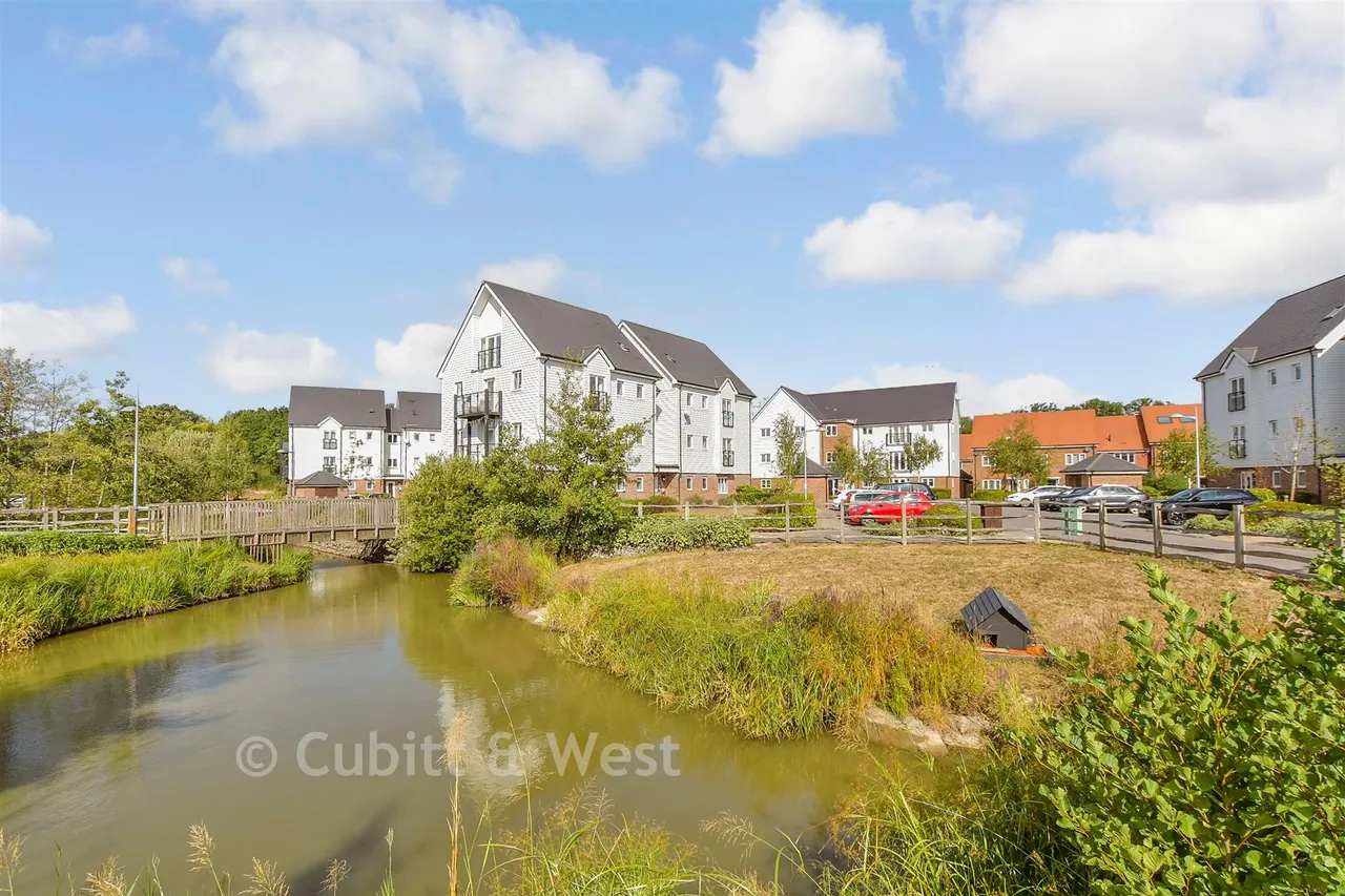 Bricklayer Lane, Faygate, RH12, photo 18