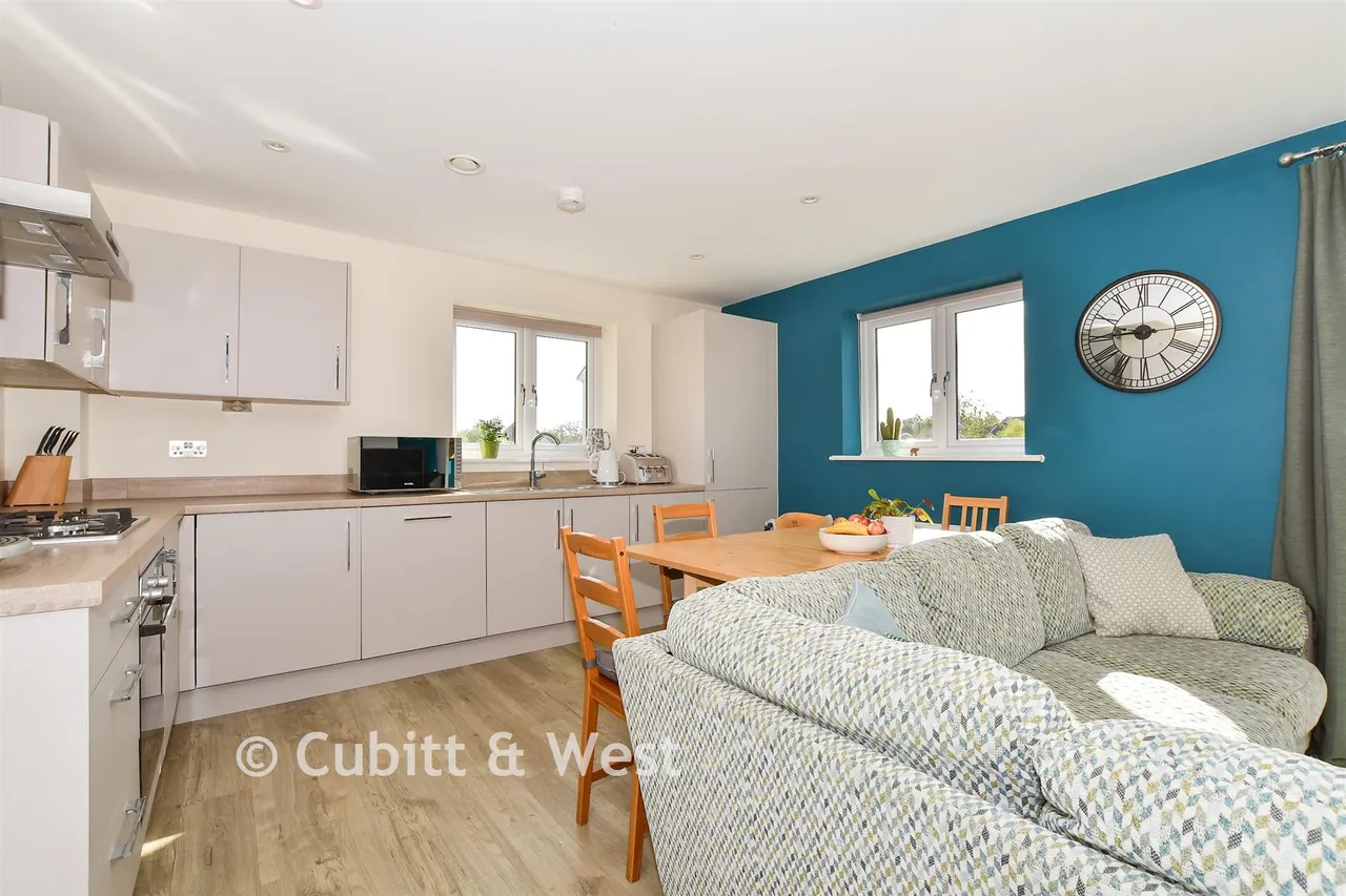Bricklayer Lane, Faygate, RH12, photo 4
