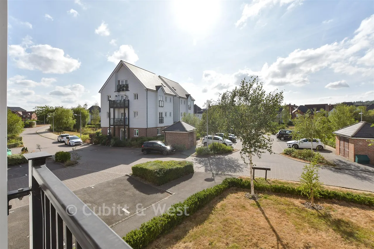 Bricklayer Lane, Faygate, RH12, photo 2
