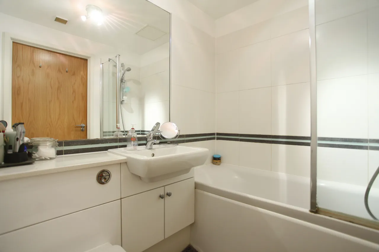 Flat 103, Amelia House, 11 Boulevard Drive, London, photo 4