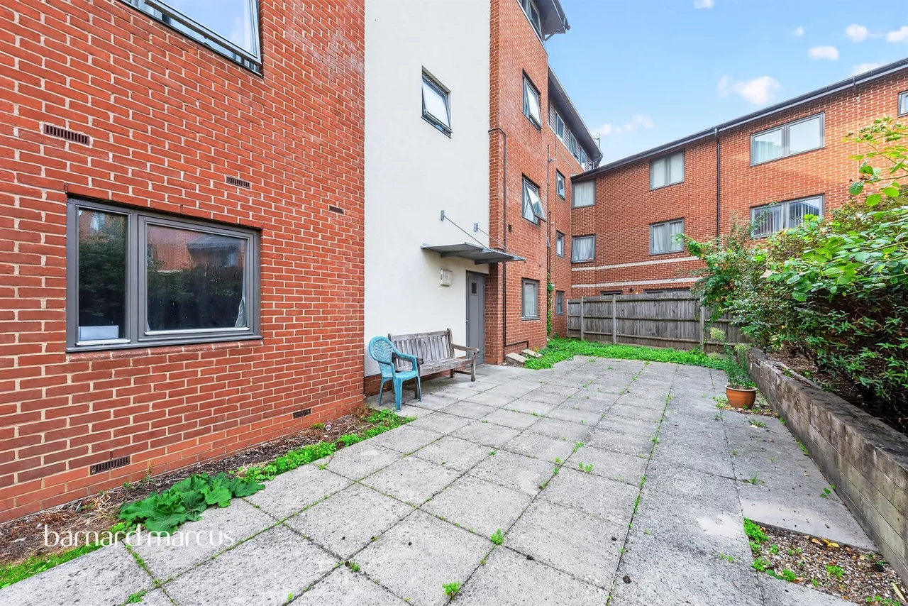 Staines Road, Feltham, TW14, photo 9