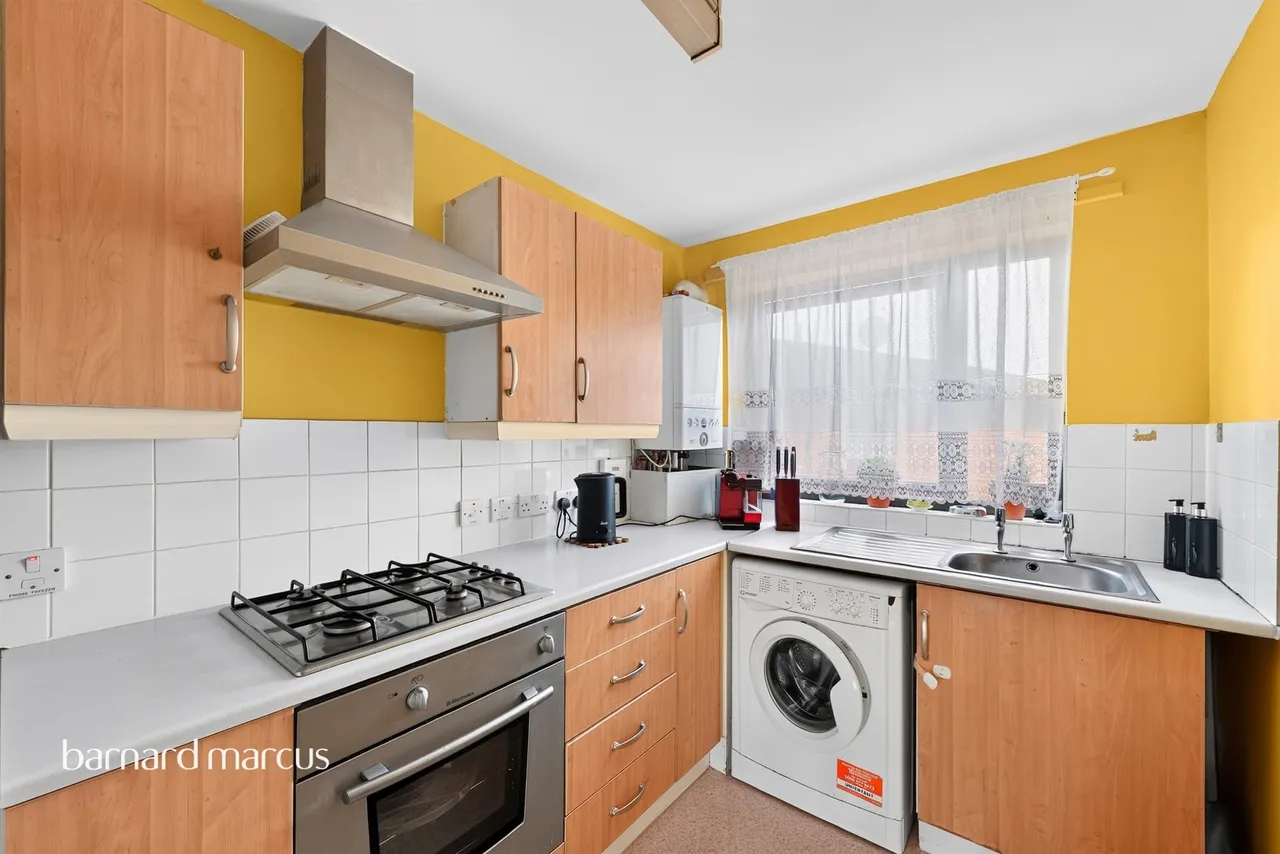 Staines Road, Feltham, TW14, photo 7