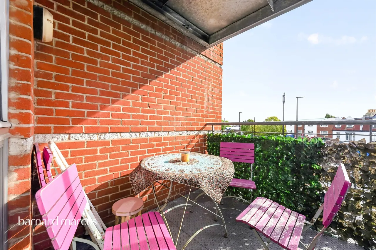 Staines Road, Feltham, TW14, photo 10