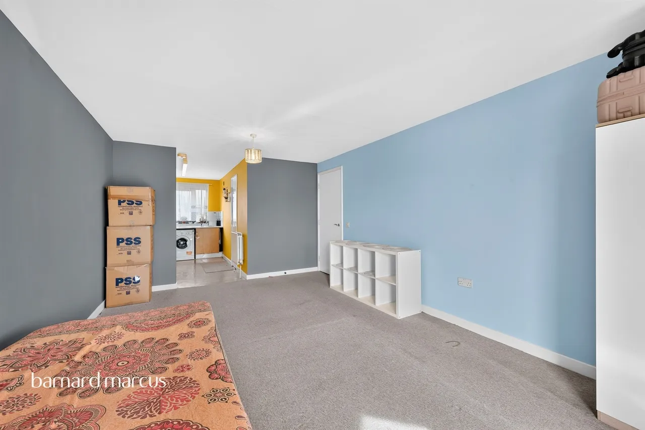 Staines Road, Feltham, TW14, photo 4