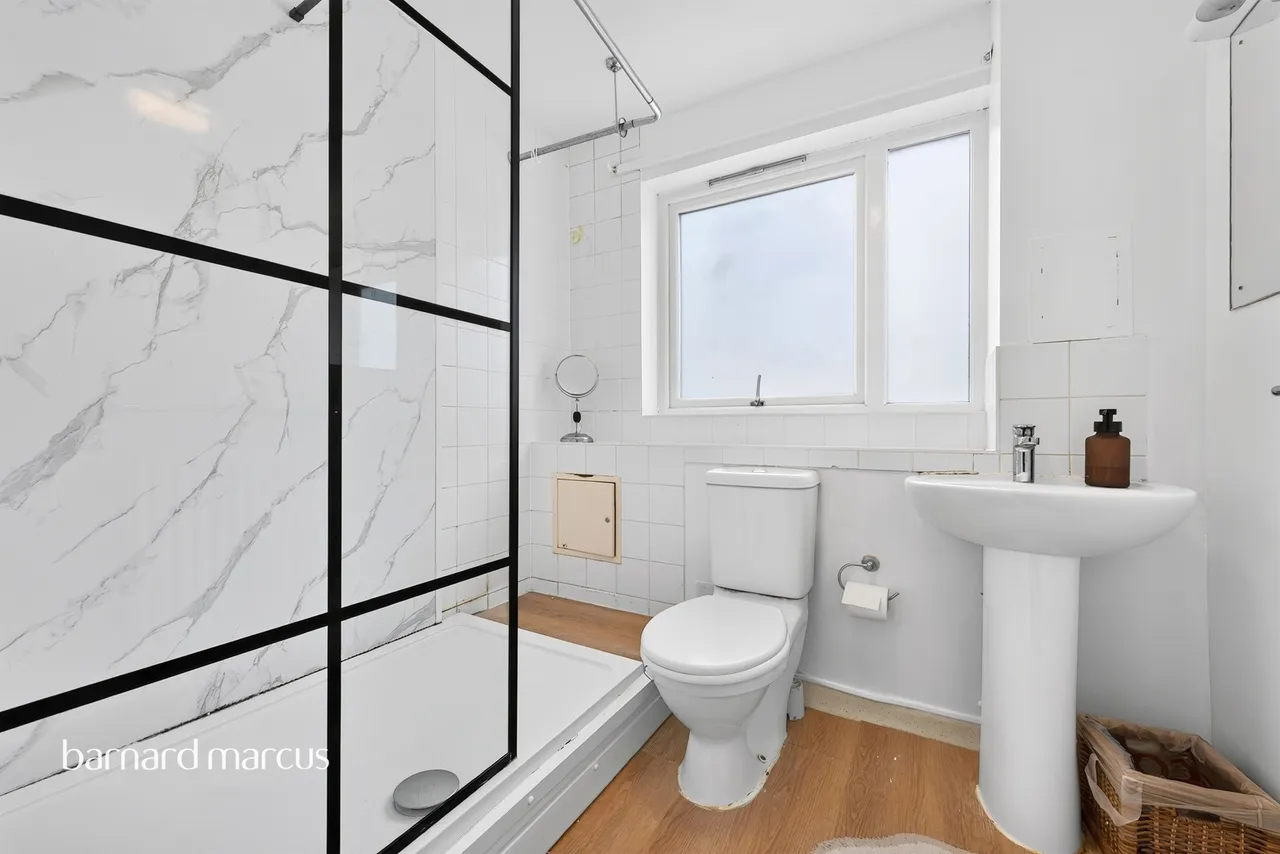 Staines Road, Feltham, TW14, photo 5