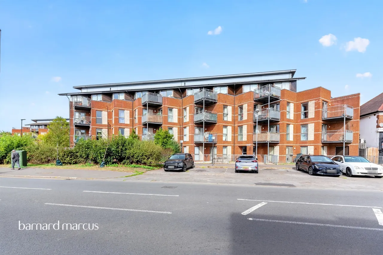 Staines Road, Feltham, TW14, photo 8