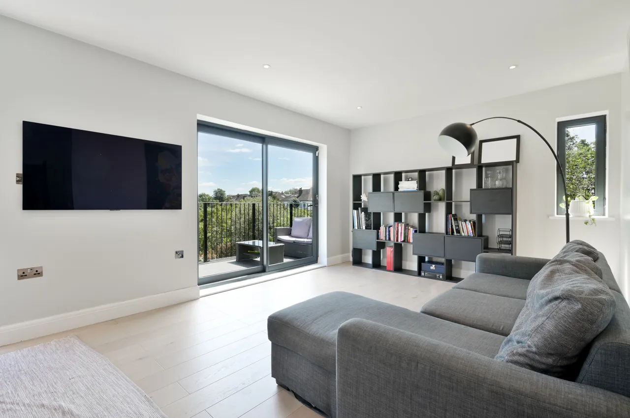 2 bed flat for sale — Flat 7, 34 Gunnersbury Avenue, LONDON