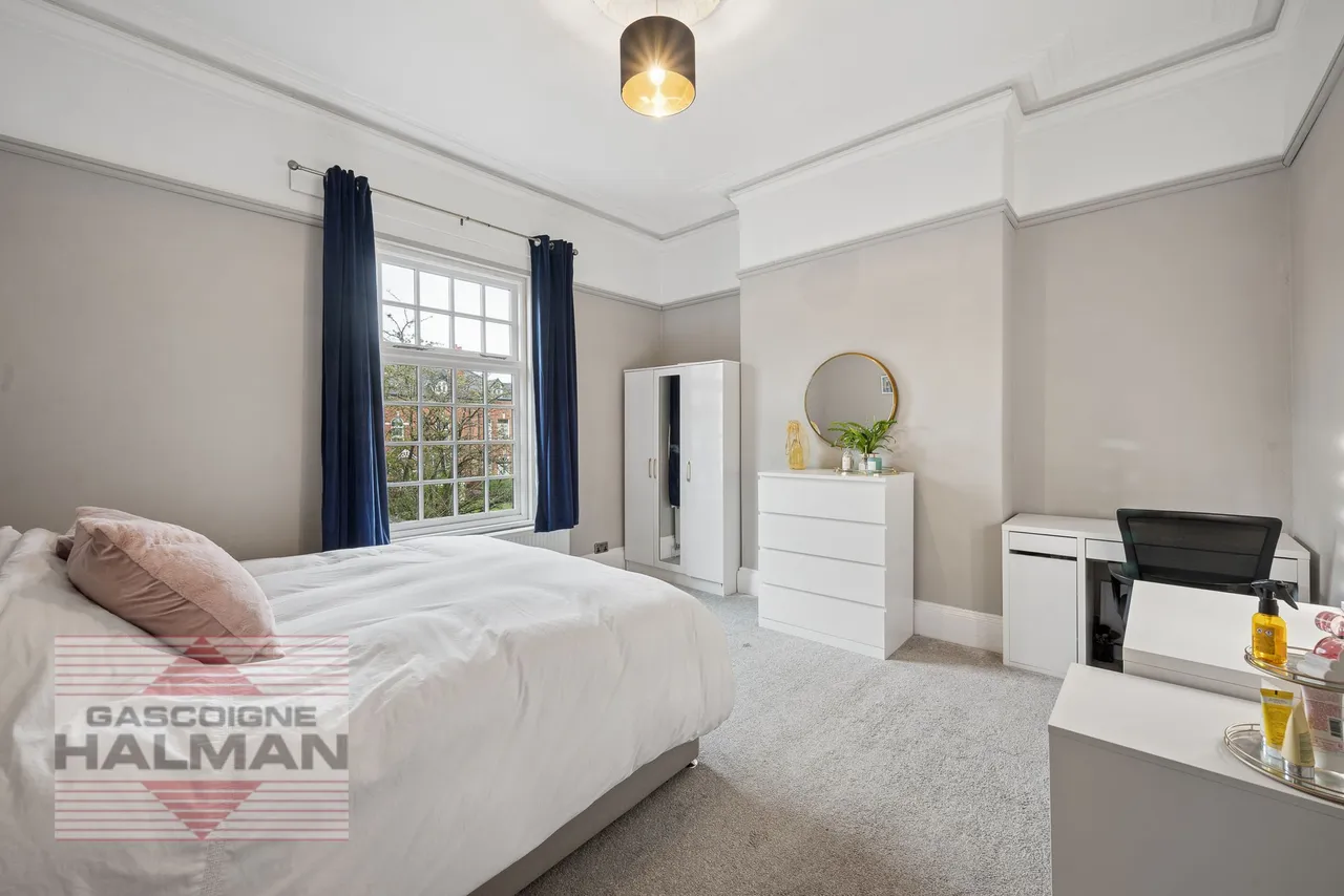 Northenden Road, Sale, photo 15