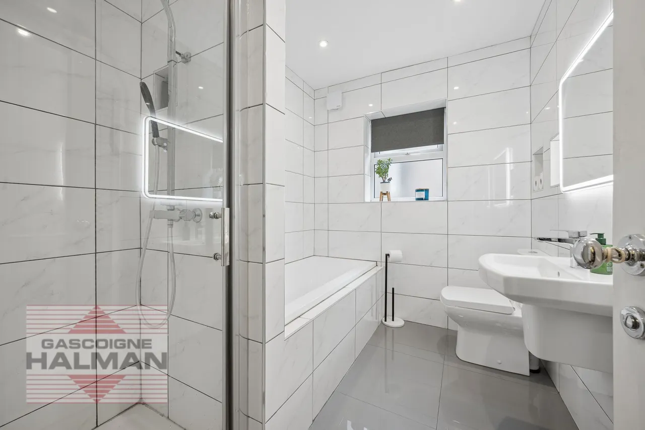 Northenden Road, Sale, photo 16