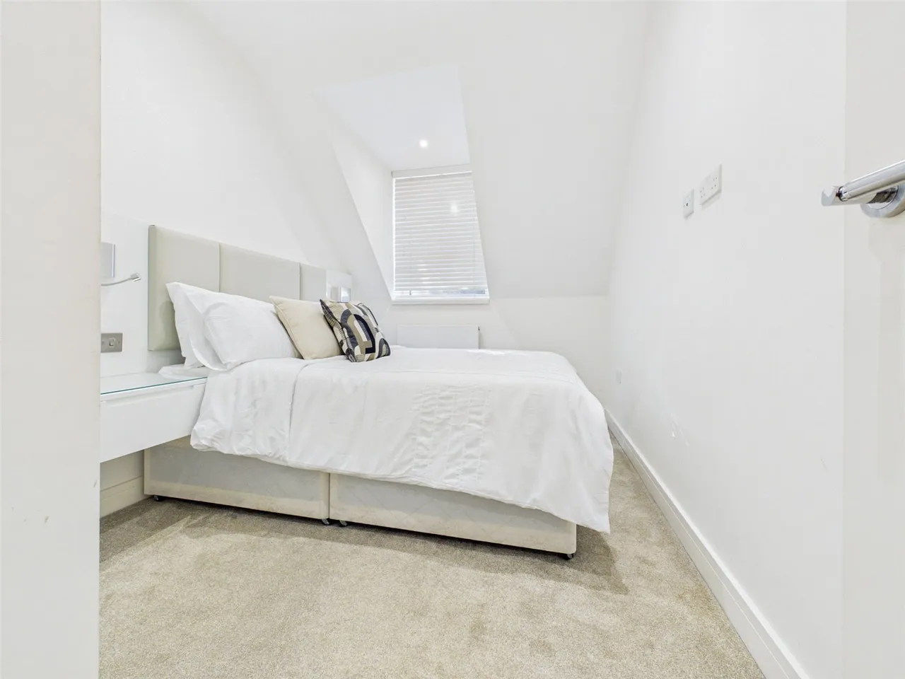 High Road, Ickenham, UB10, photo 10