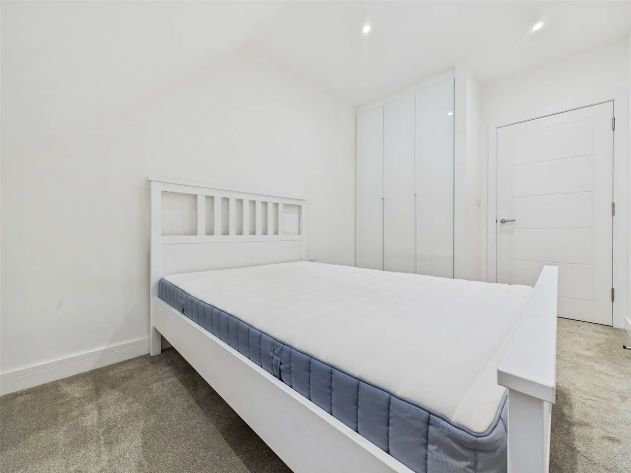 High Road, Ickenham, UB10, photo 12