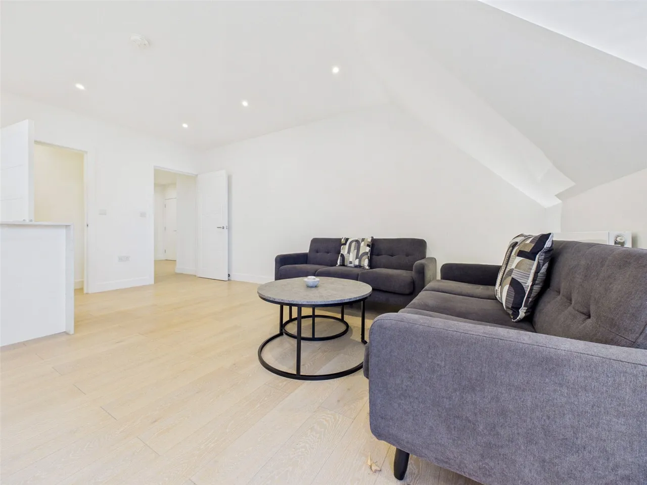 High Road, Ickenham, UB10, photo 4