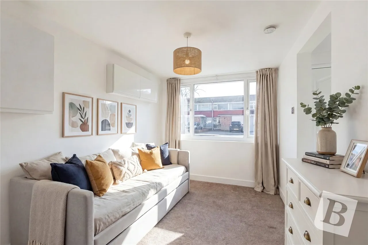 Tangmere Crescent, Hornchurch, RM12, photo 3