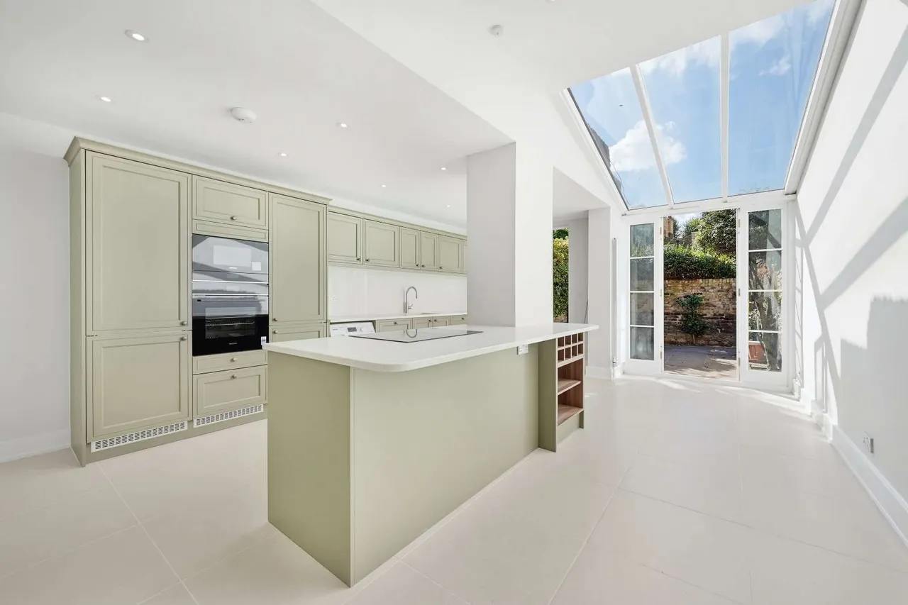 5 bed house to rent, Rumbold Road, London, SW6