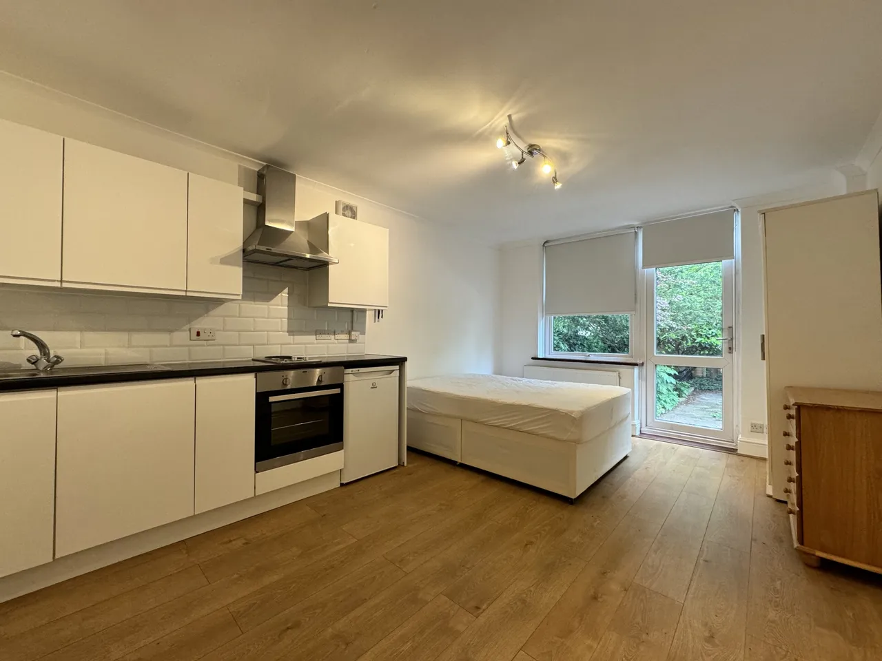 house to rent — Manstone Road, Kilburn, NW2 3XG