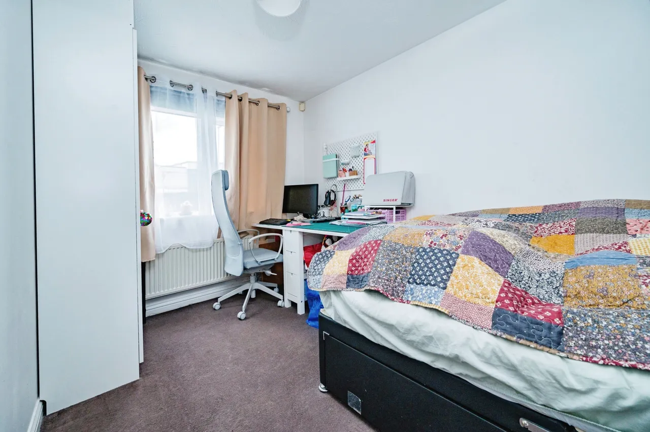 Dunraven Avenue, Luton, Bedfordshire, LU1, photo 8