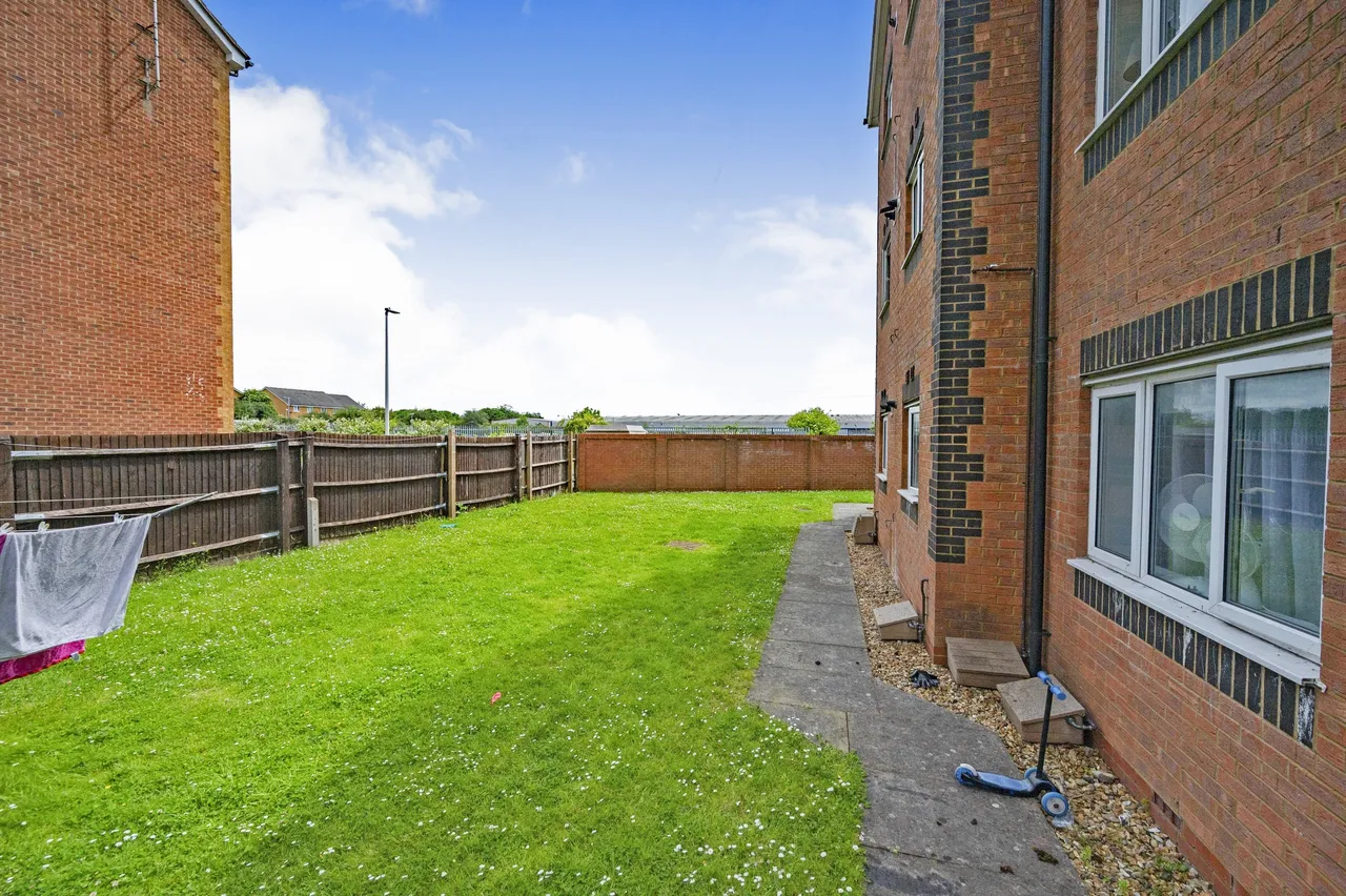 Dunraven Avenue, Luton, Bedfordshire, LU1, photo 11