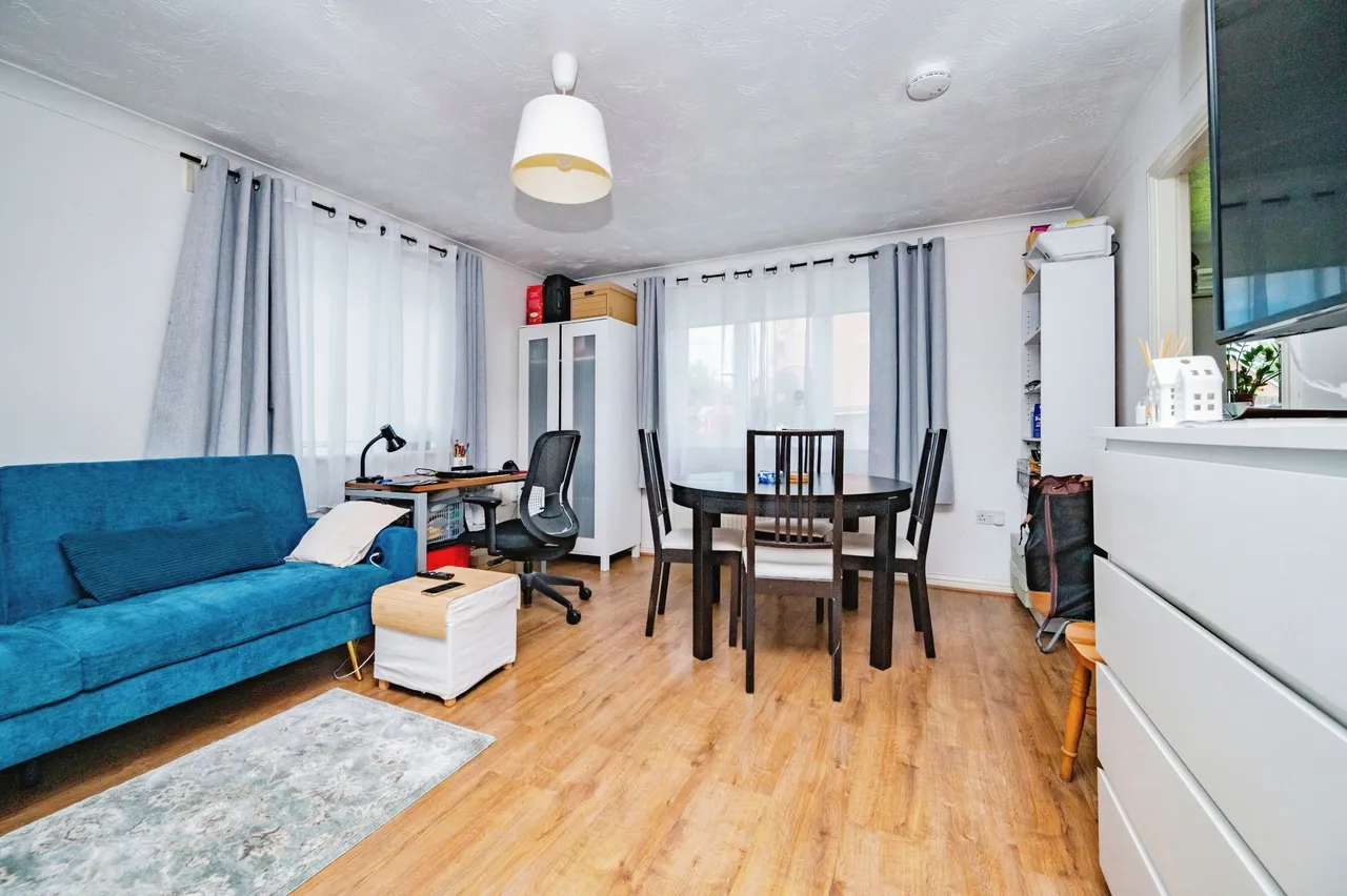 Dunraven Avenue, Luton, Bedfordshire, LU1, photo 3