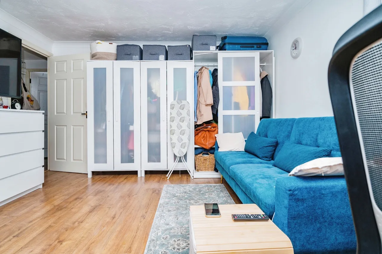Dunraven Avenue, Luton, Bedfordshire, LU1, photo 5