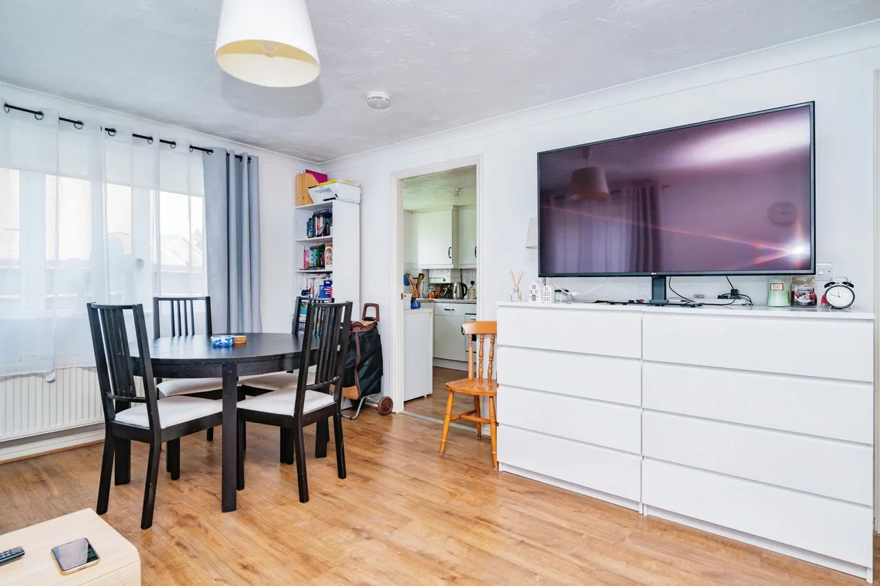 Dunraven Avenue, Luton, Bedfordshire, LU1, photo 4