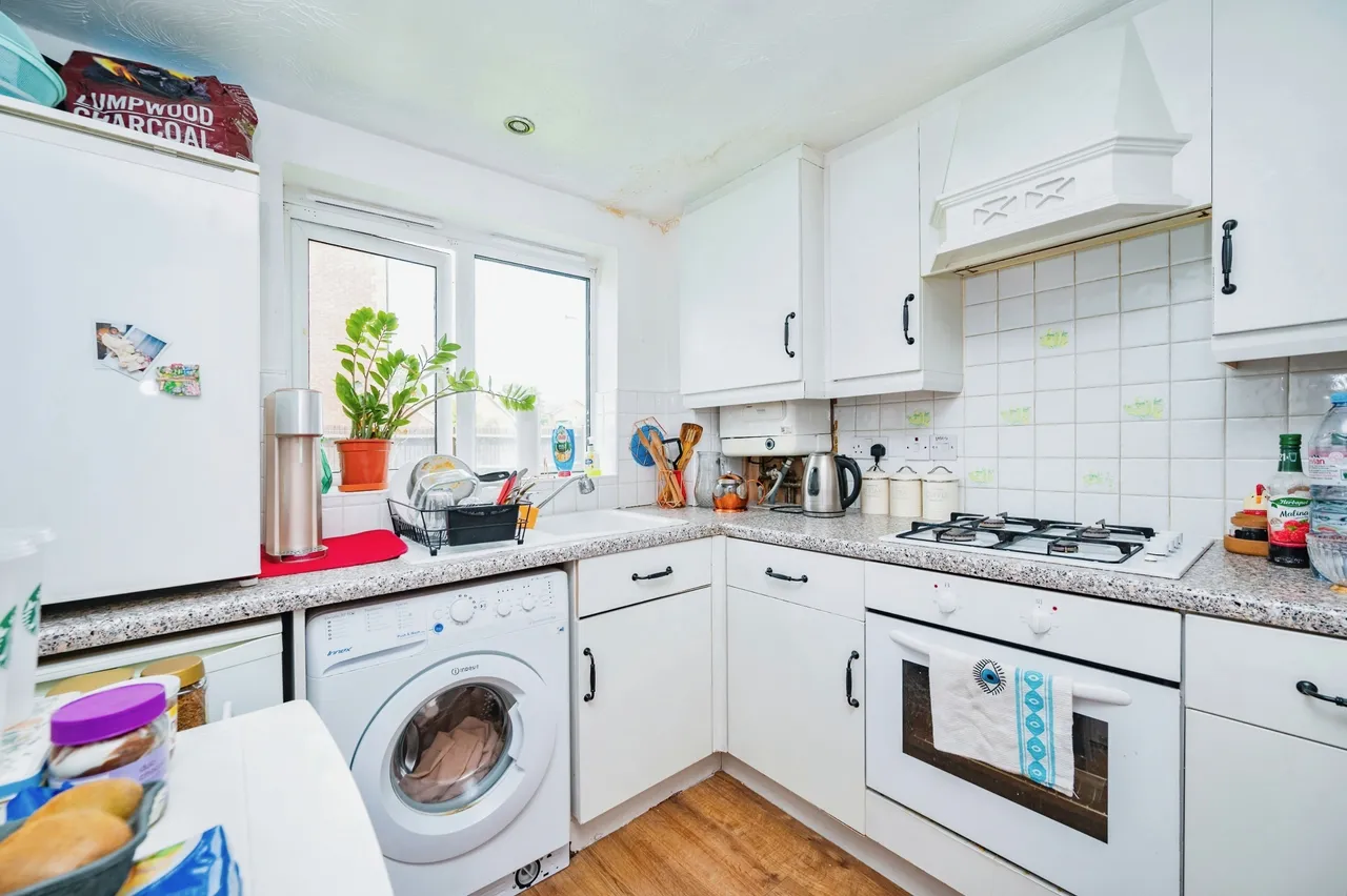 Dunraven Avenue, Luton, Bedfordshire, LU1, photo 7