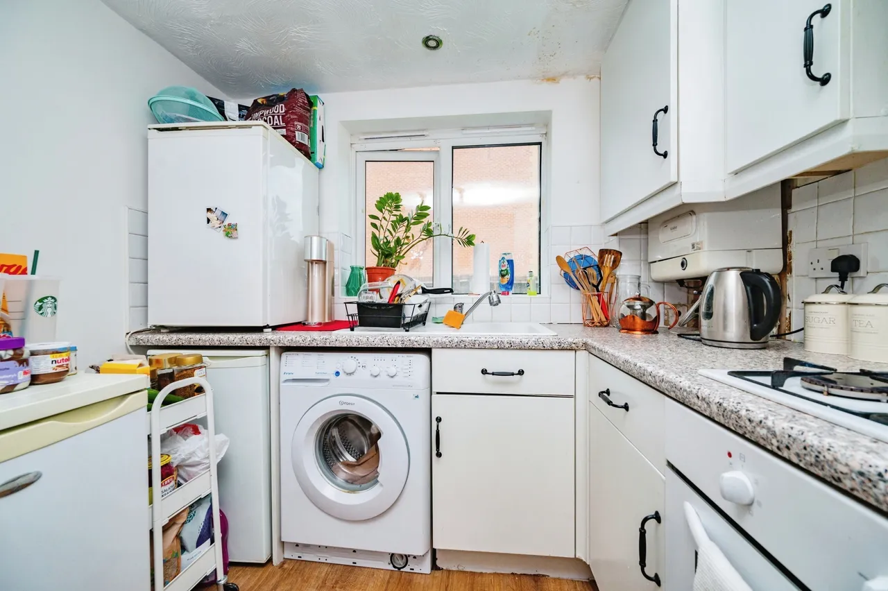 Dunraven Avenue, Luton, Bedfordshire, LU1, photo 6