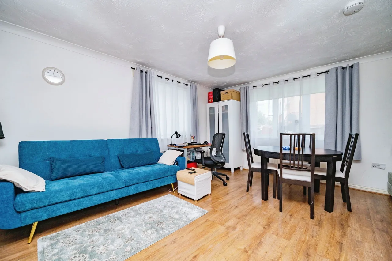 Dunraven Avenue, Luton, Bedfordshire, LU1, photo 2