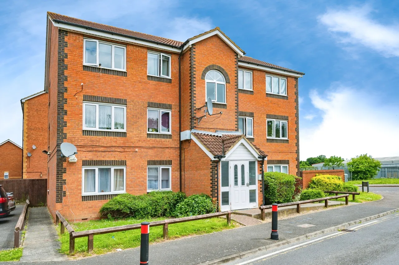 Dunraven Avenue, Luton, Bedfordshire, LU1, photo 12