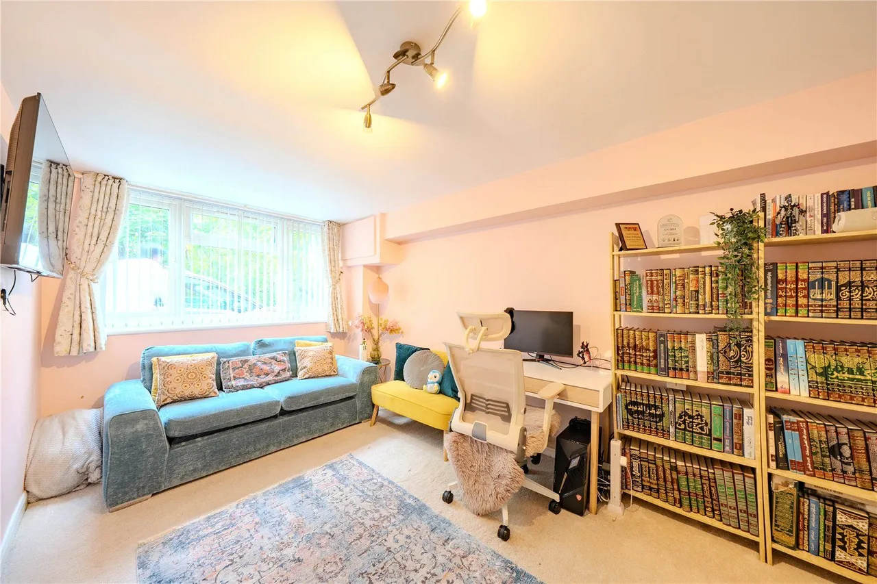 Brackenwood Close, Leeds, LS8, photo 13