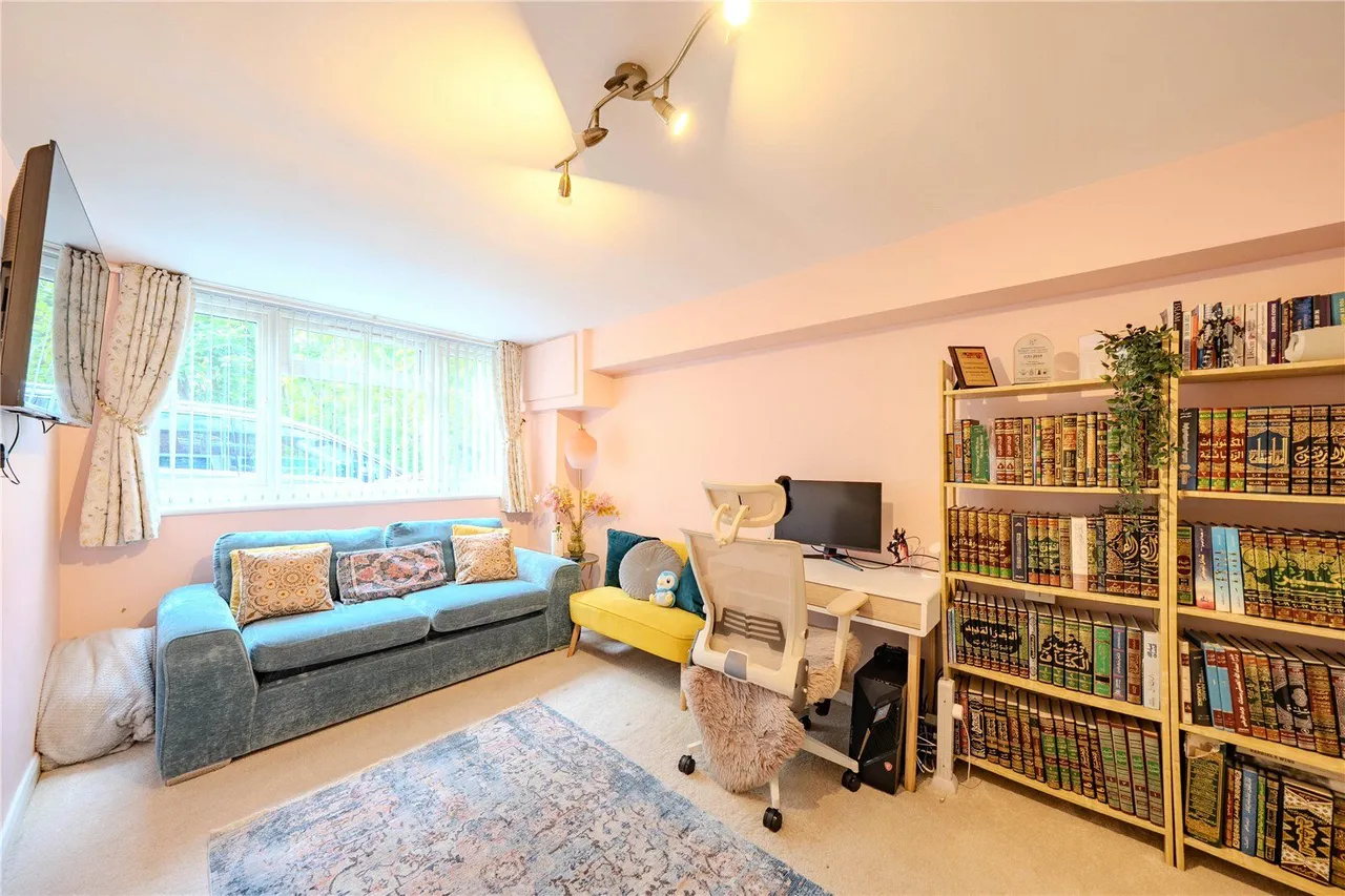 Brackenwood Close, Leeds, LS8, photo 4