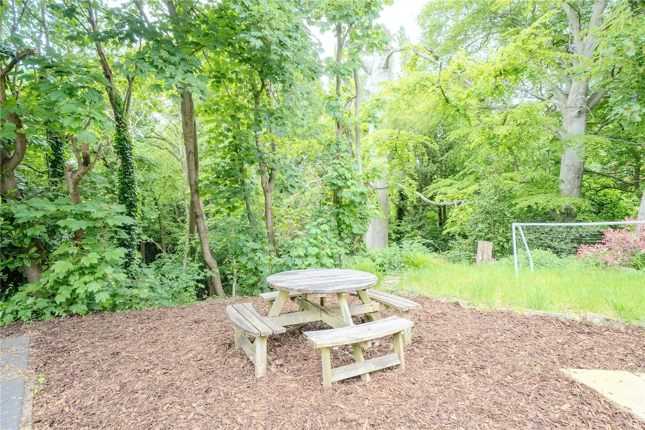 Brackenwood Close, Leeds, LS8, photo 19