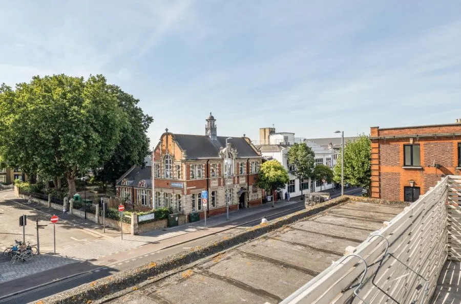 Lea Bridge Road, Leyton, E10, photo 10