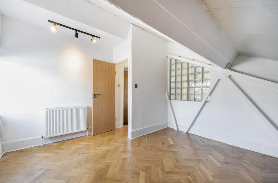 Lea Bridge Road, Leyton, E10, photo 5
