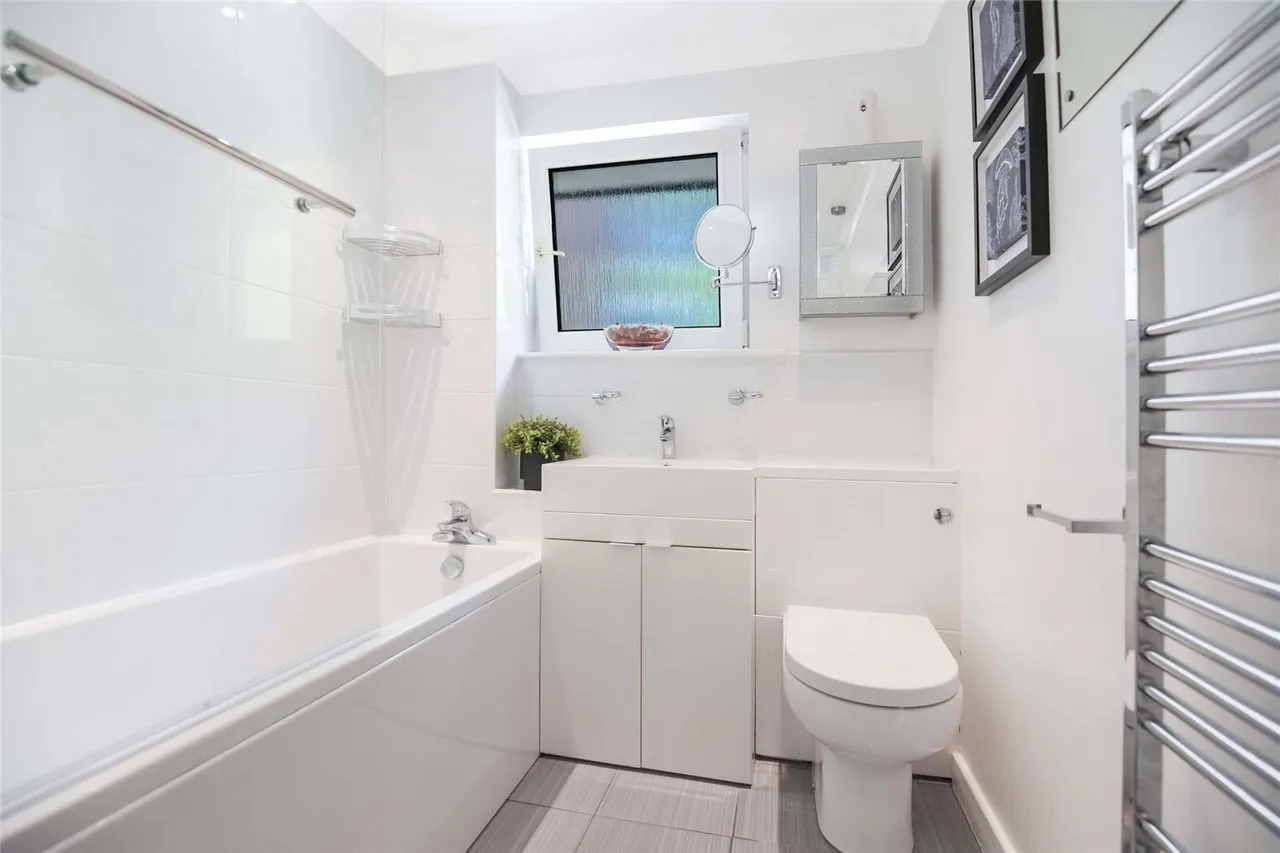 Upper Bourtree Court, Rutherglen, Glasgow, South Lanarkshire, G73, photo 12