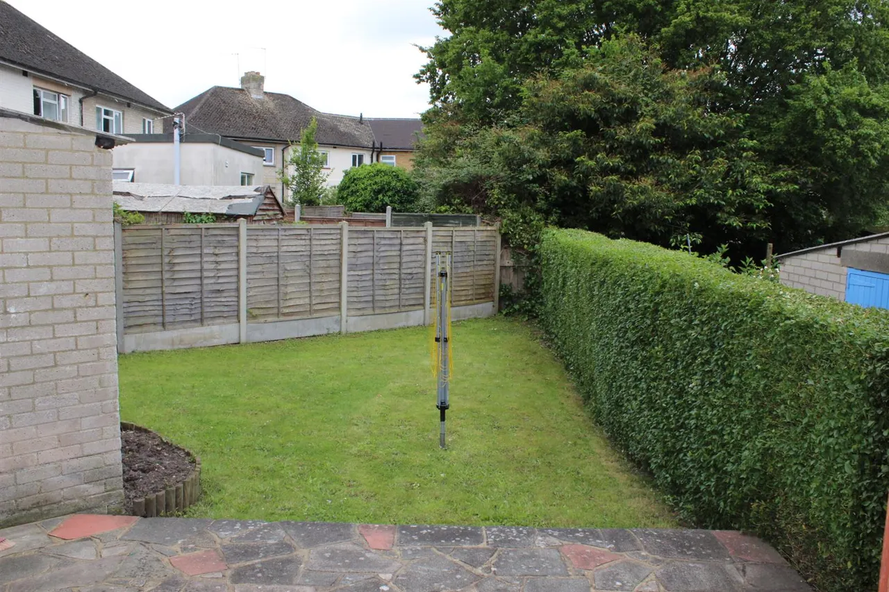 Larchwood Drive, Englefield Green, Egham, Surrey, TW20 0SL, photo 16