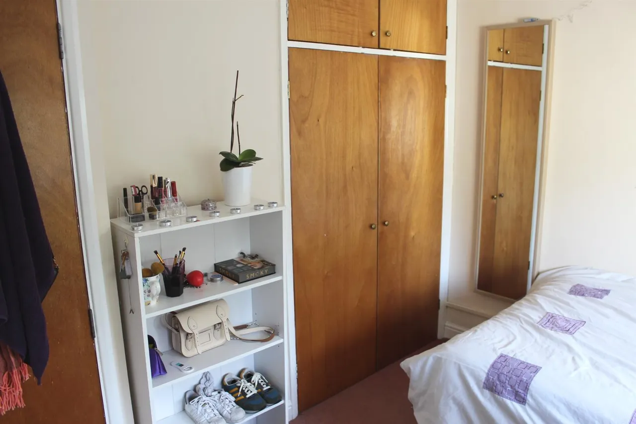 Larchwood Drive, Englefield Green, Egham, Surrey, TW20 0SL, photo 14