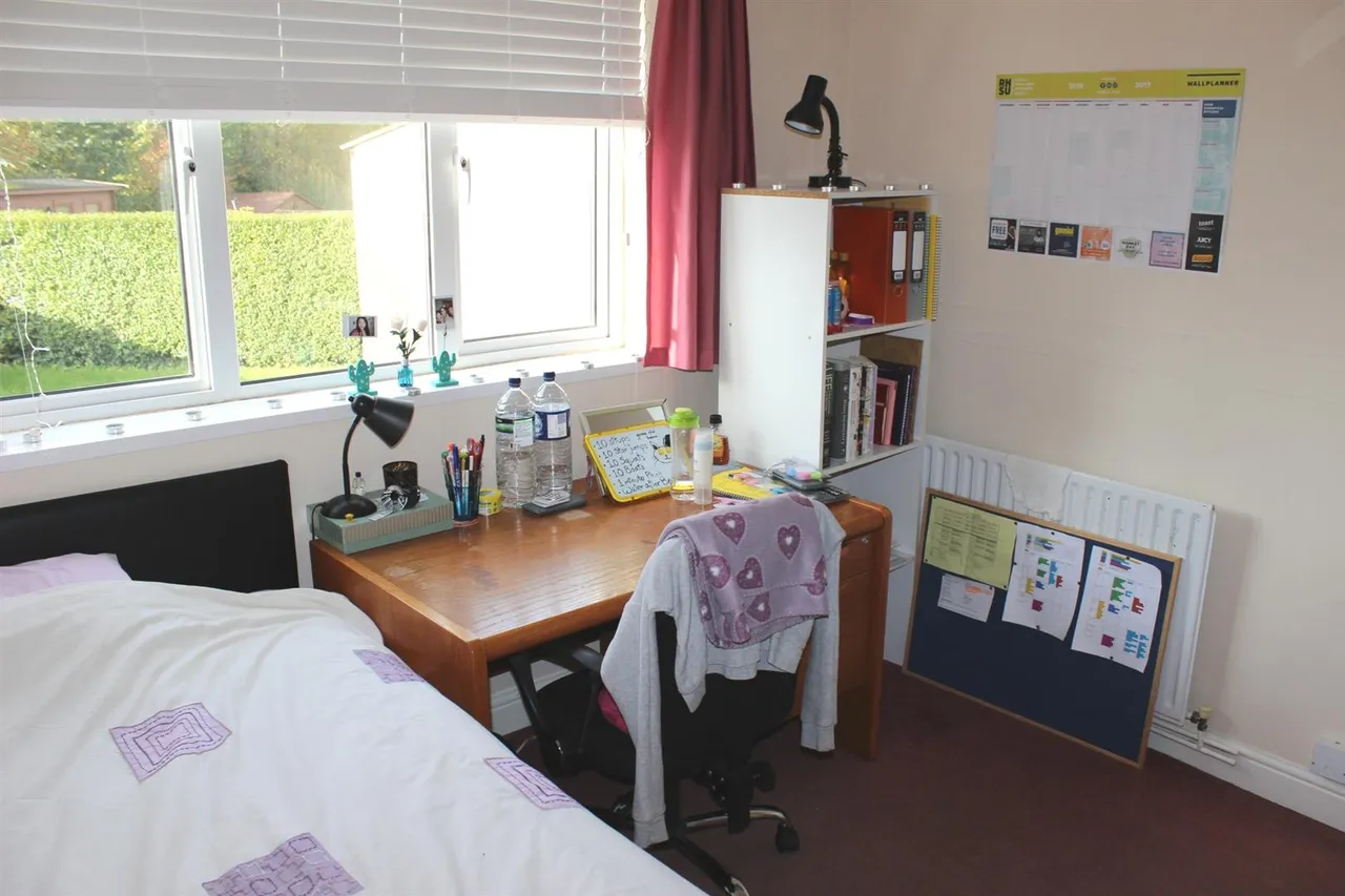 Larchwood Drive, Englefield Green, Egham, Surrey, TW20 0SL, photo 15