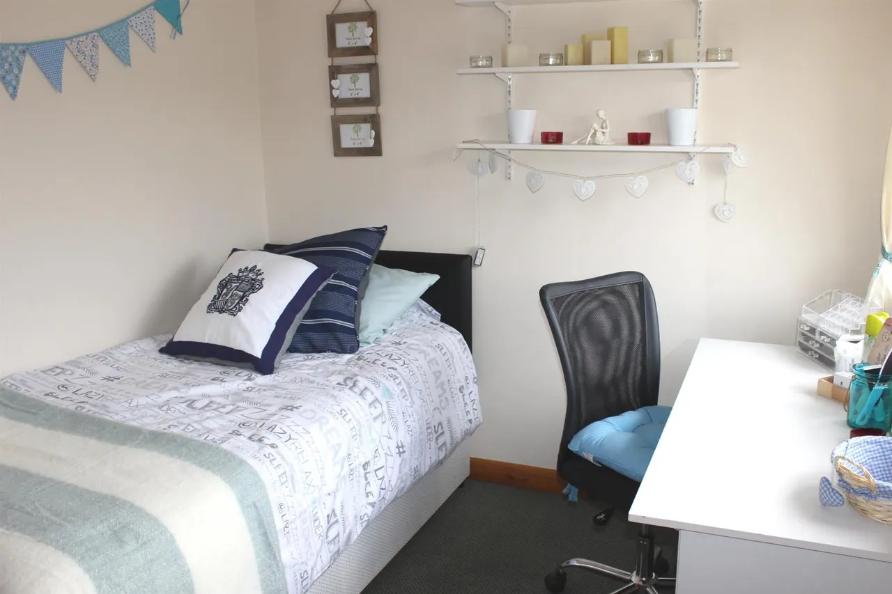 Larchwood Drive, Englefield Green, Egham, Surrey, TW20 0SL, photo 8