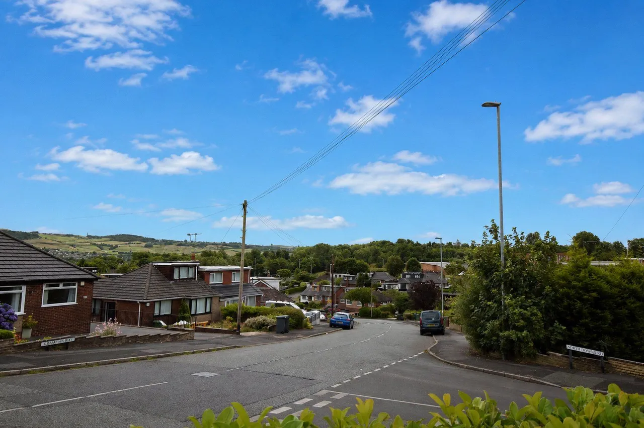 North Downs Road, High Crompton, OL2, photo 22