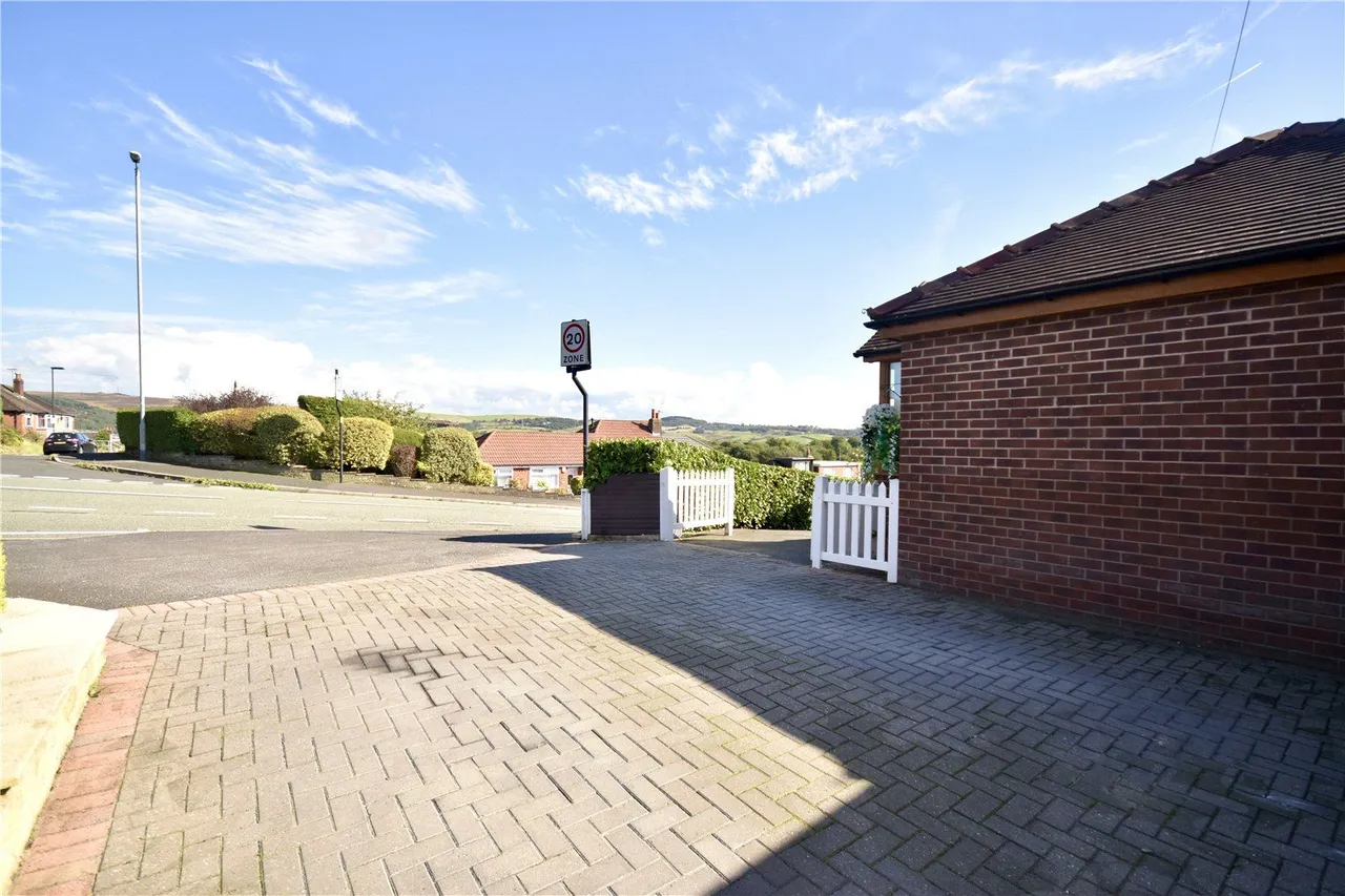 North Downs Road, High Crompton, OL2, photo 8