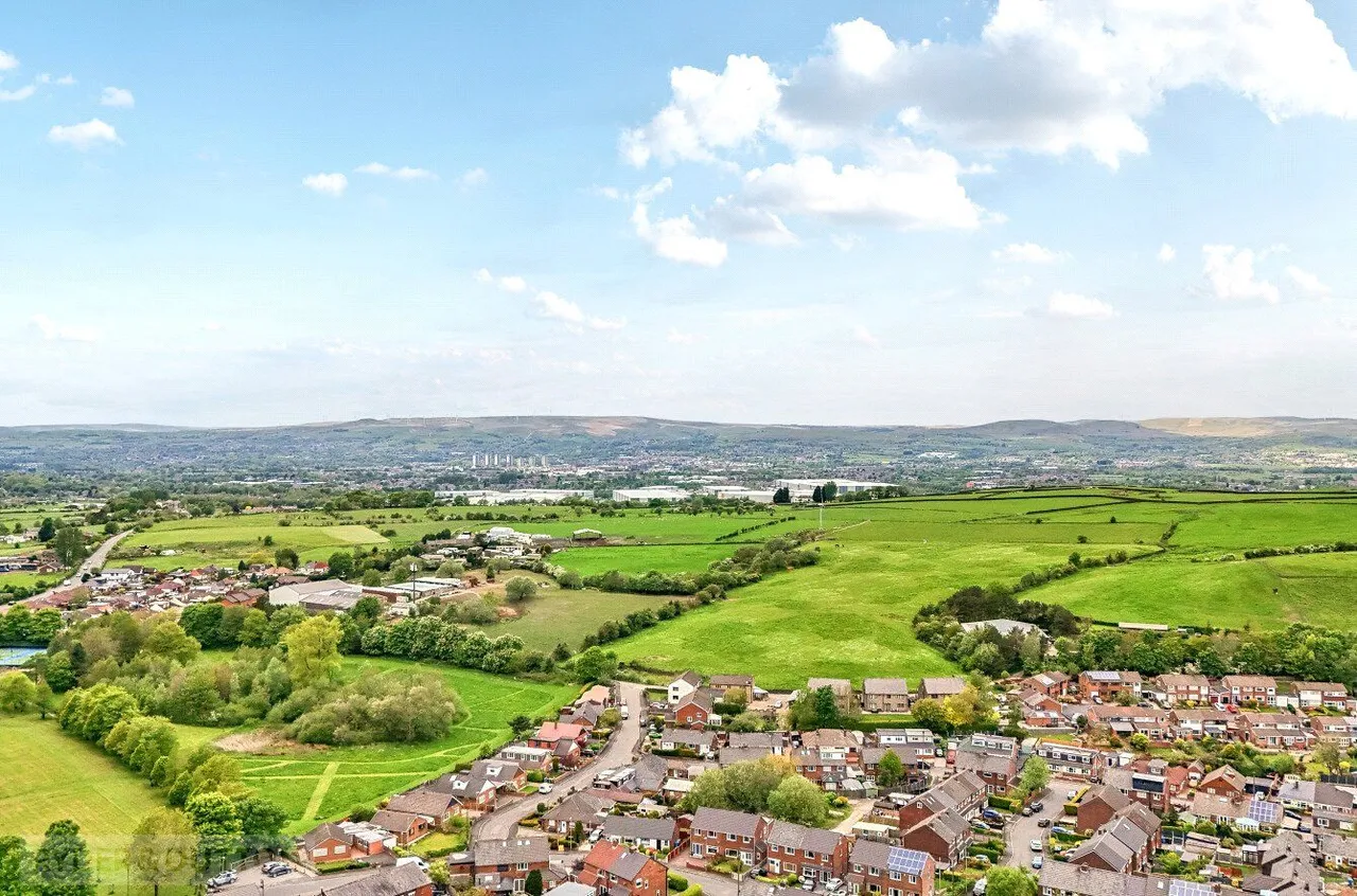 North Downs Road, High Crompton, OL2, photo 23
