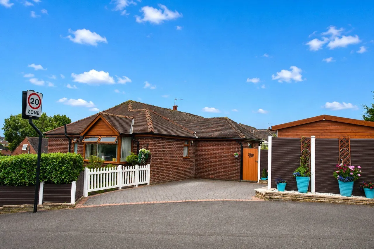 North Downs Road, High Crompton, OL2, photo 21